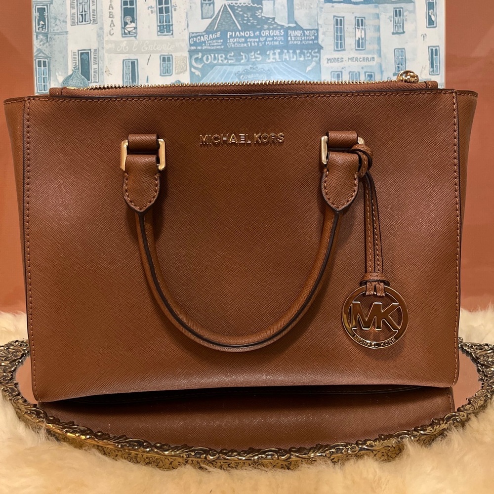 Michael Kors brown bag w/ handles and gold hardware (perfect condition)